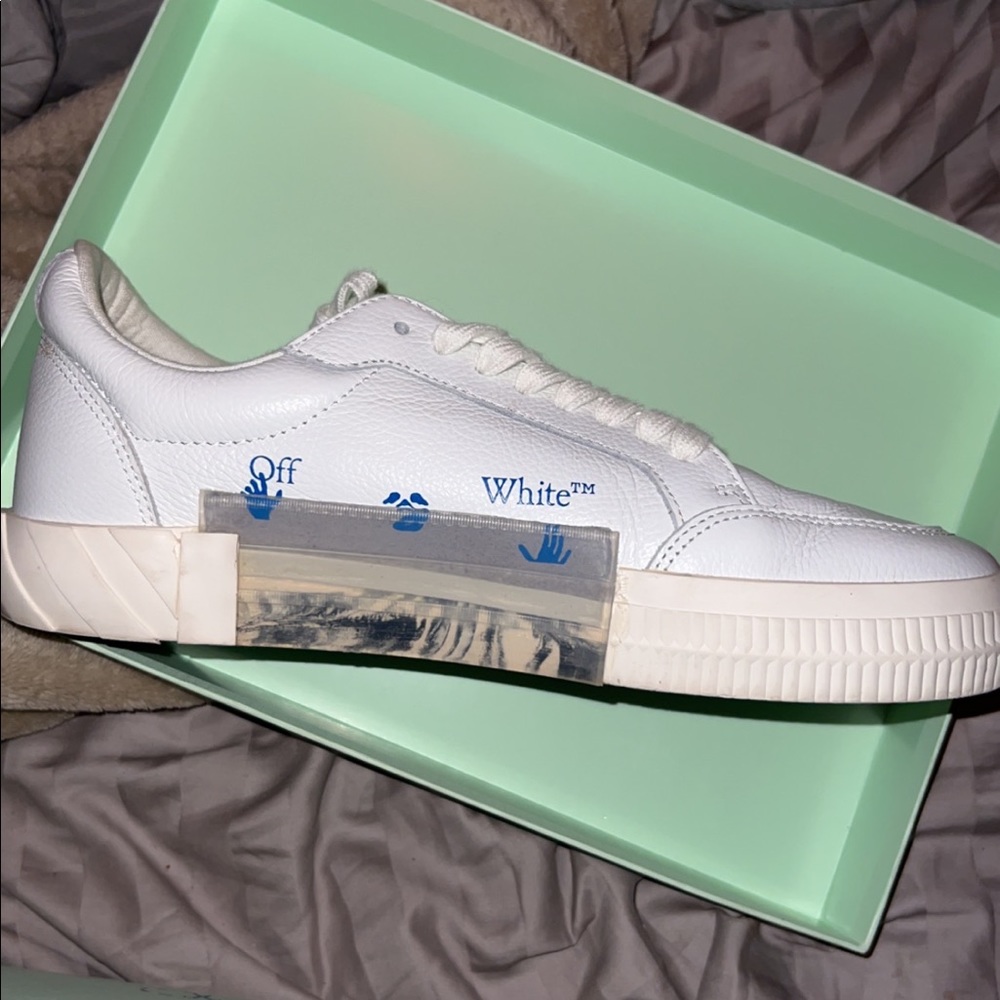 Off-white sneakers I’ve only worn 3 times , size 9.5!